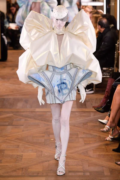 Look 12